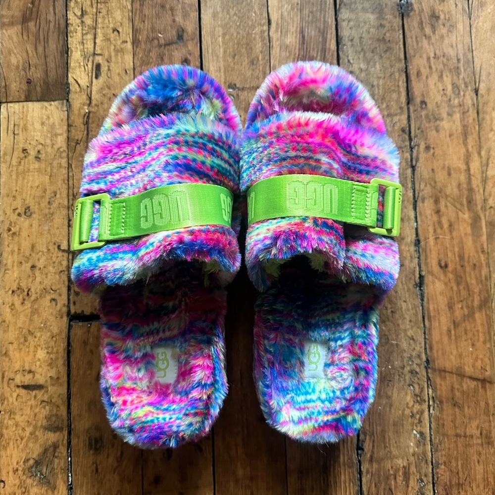 UGG Women’s Fluffita Slipper Size 7